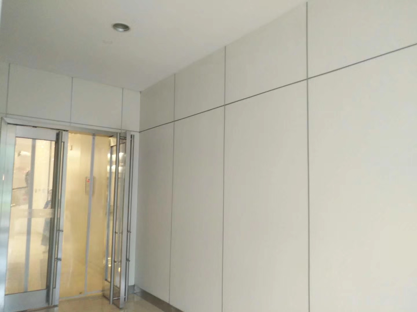 <a href='http://www.kelanatour.com' target='_blank'>泄爆墙</a>施工